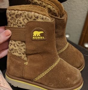 Adorable Sorel boots for toddler